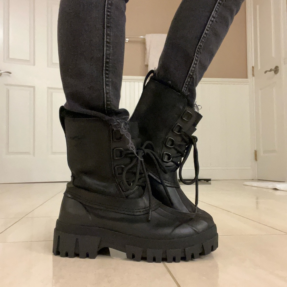 rag & bone Black snow/rain boots - Chunky Combat Sole, Lace-Up, fleece lined